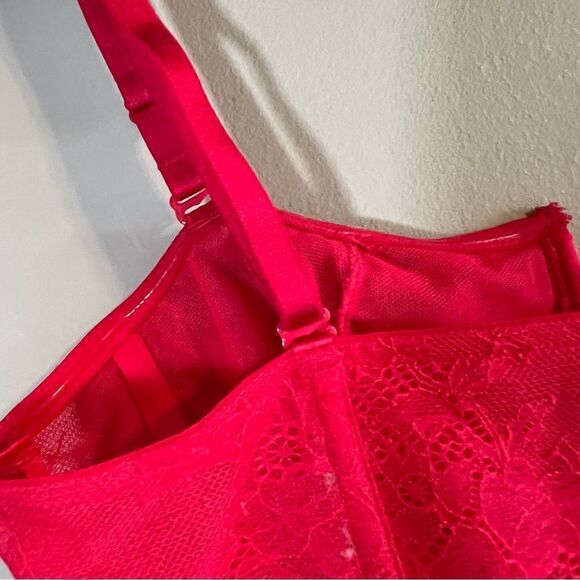 ✨ Victoria’s Secret Red Lace Sexy Unlined Strapless Bra Large - Picture 6 of 10